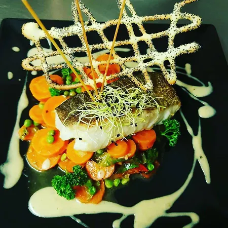 Hotel La Boule D'or 2*