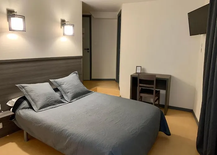 酒店 La Boule D'or 2*