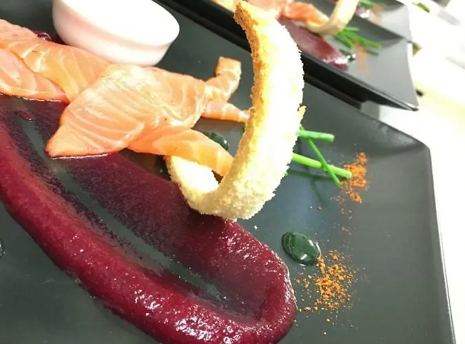 מלון La Boule D'or פוזוז'